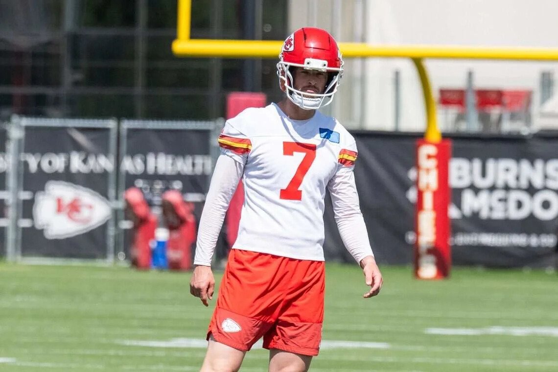 Chiefs add Justin Tucker to practice squad, but Dave Toub says Harrison Butker remains “our kicker”