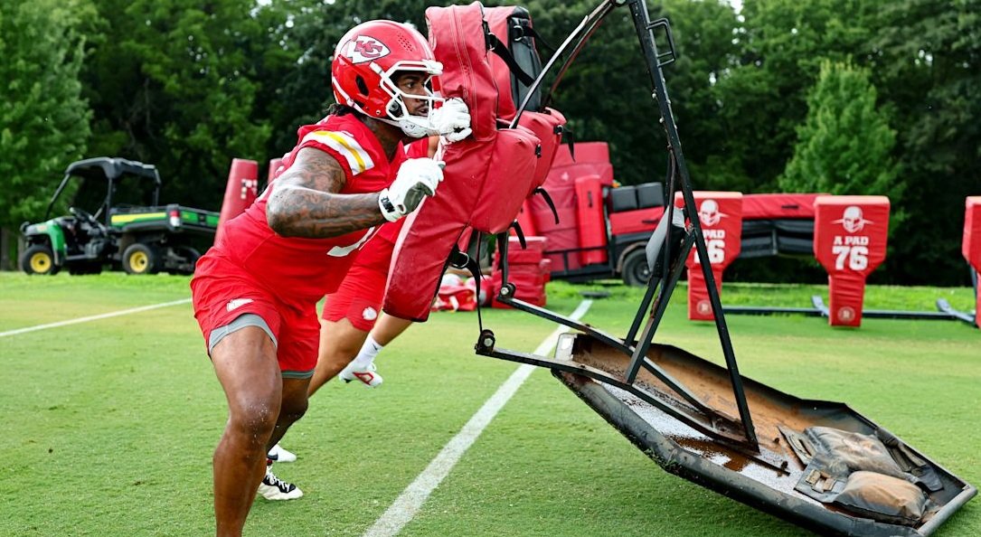 Josh Simmons’ IR Move Makes Left Tackle a Season-Long Question for the Chiefs