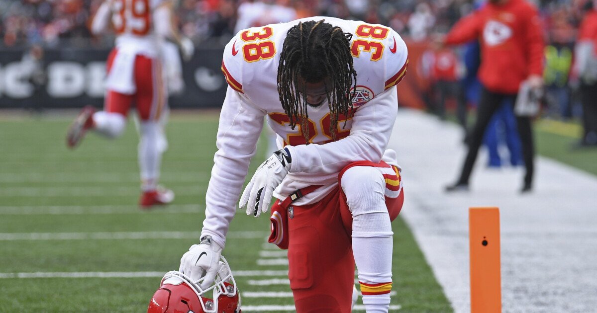 L’Jarius Sneed limited, LT Josh Simmons sidelined: What Wednesday’s injury report means for Chiefs-Raiders